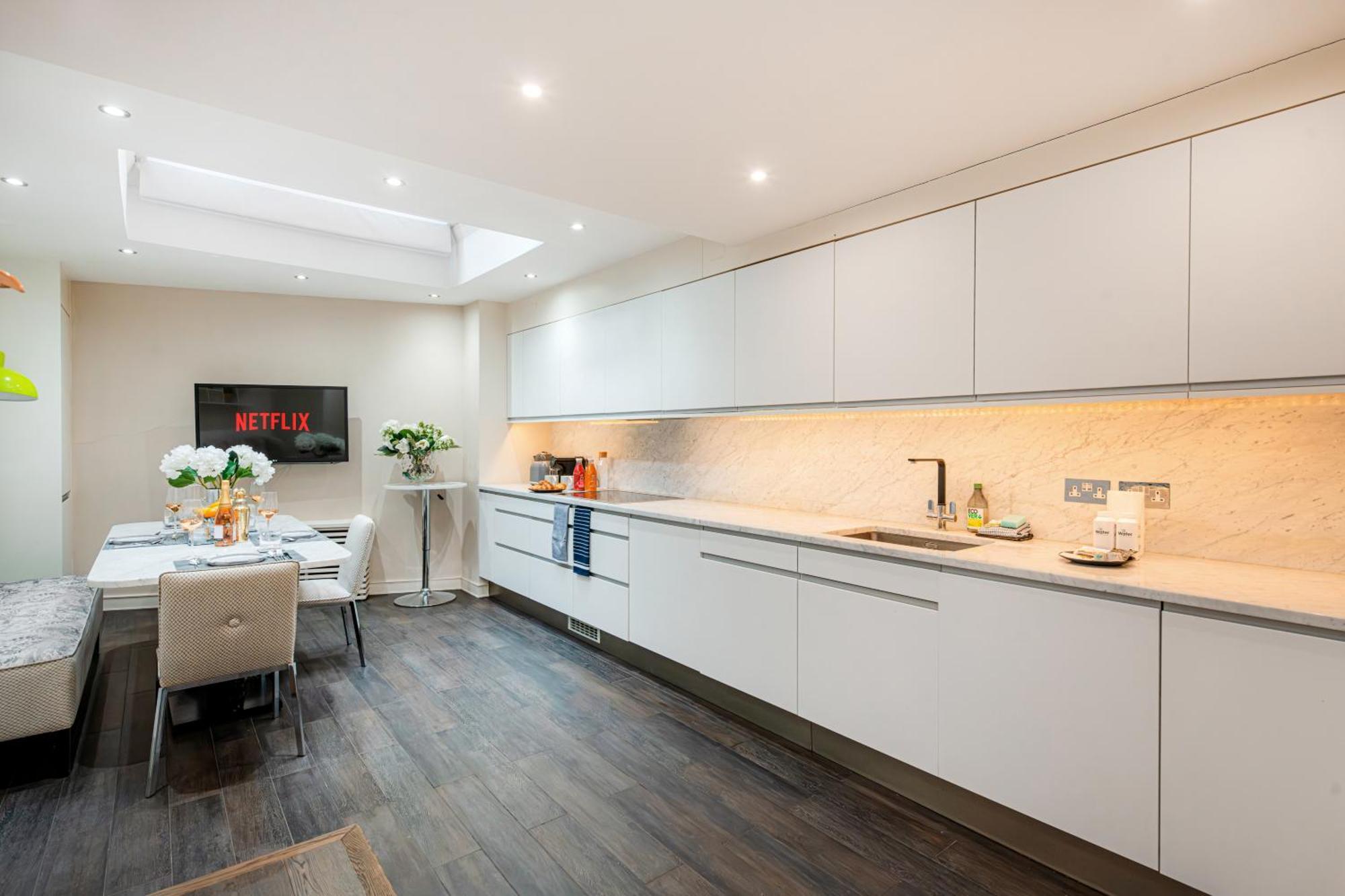 Сasa de vacaciones Luxury 3br In Belgravia, Near Victoria Londres